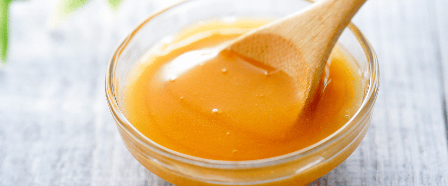 Understanding Manuka Honey: Unique Properties and Uses of 100% Monofloral Honey from New Zealand.